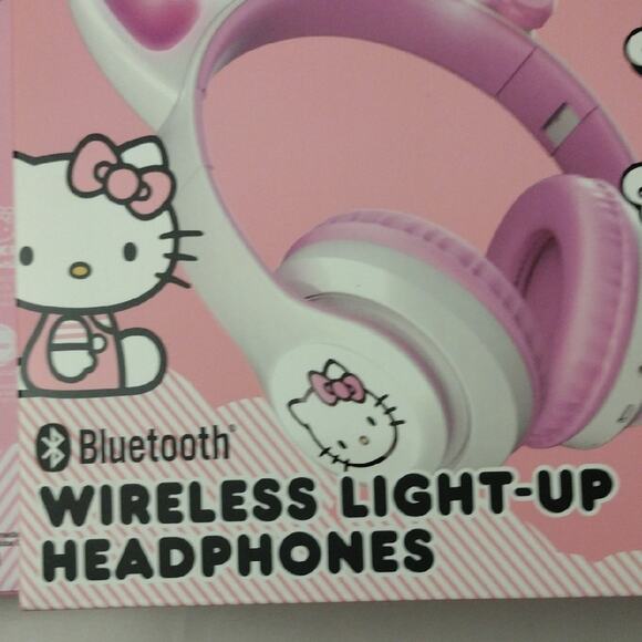 Hello Kitty Pink and White Light-Up Headphones Light Up Wall Decor New - Picture 4 of 10